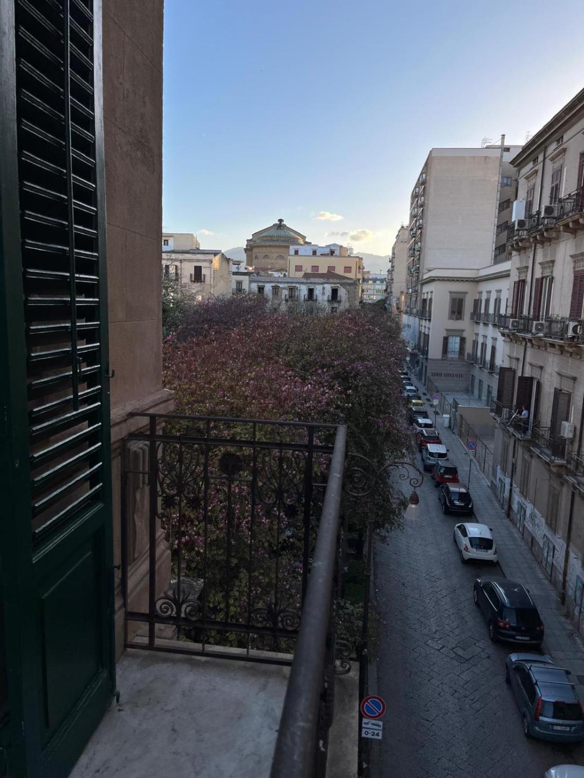 Casa Vacanze Da Ruggero Al Massimo Palermo Esterno foto